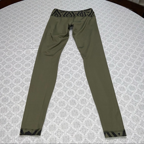 Lululemon Chevron Shuffle Fatigue Green Black 6 - Picture 9 of 15